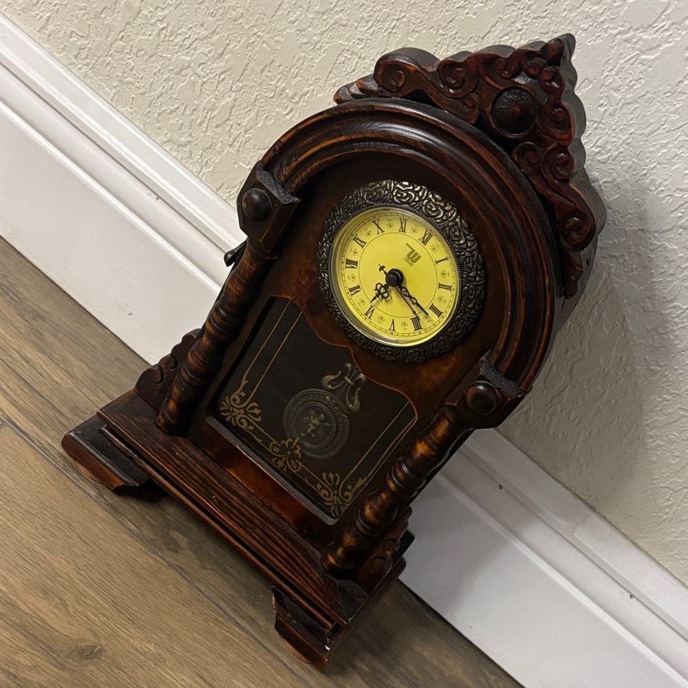 Vintage Brown Wall Clock - Picture 5 of 5